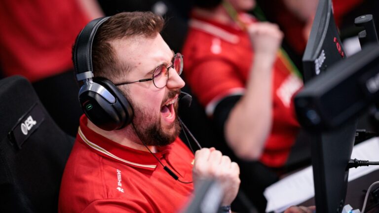 MOUZ sweep PARIVISION to secure Esports World Cup 2026 playoffs