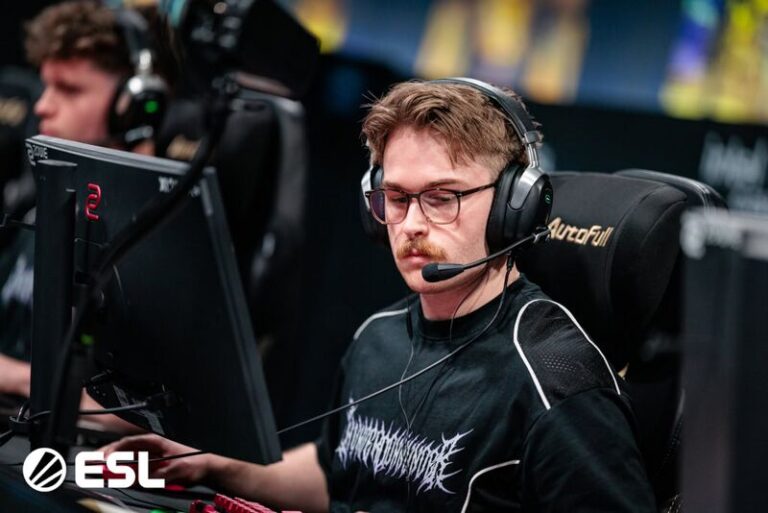 aliStair leaves THUNDER dOWNUNDER