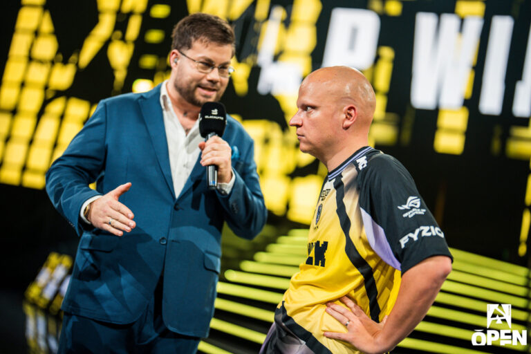 XTQZZZ on jL: “Sometimes he is really frustrated because he did one mistake”