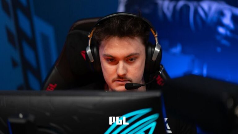 junior: “There are no IGLs that can help these AWPers develop”